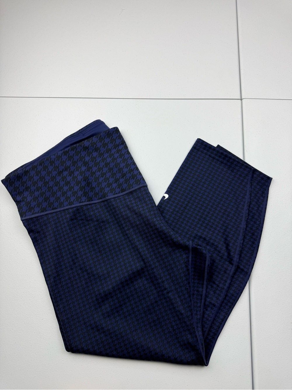 Nike womens Dark Navy Houndstooth leggings